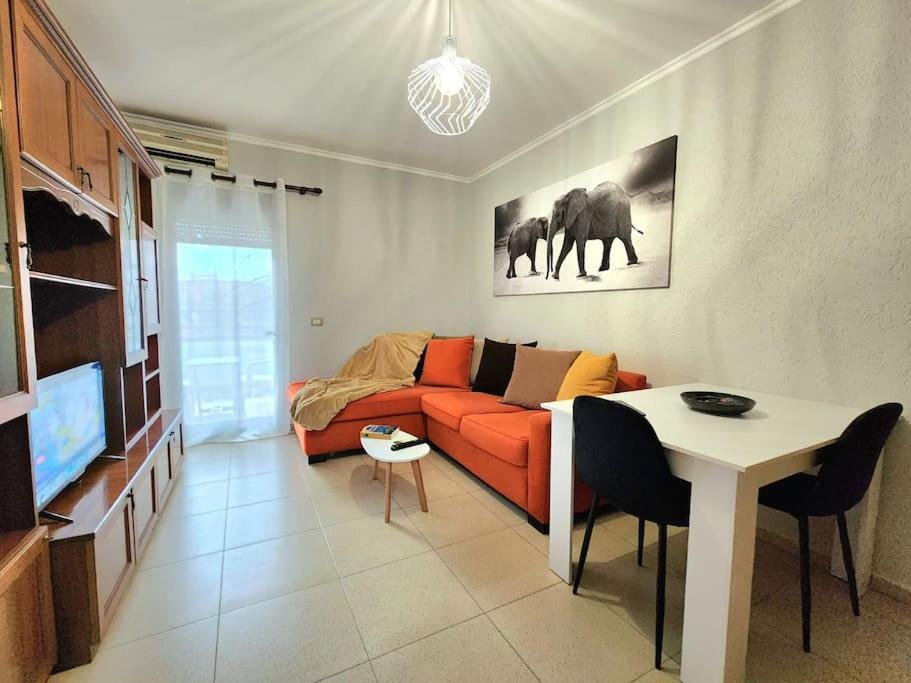 One Bd Flat Near Center With 24H Self Check In Διαμέρισμα Τίρανα Εξωτερικό φωτογραφία